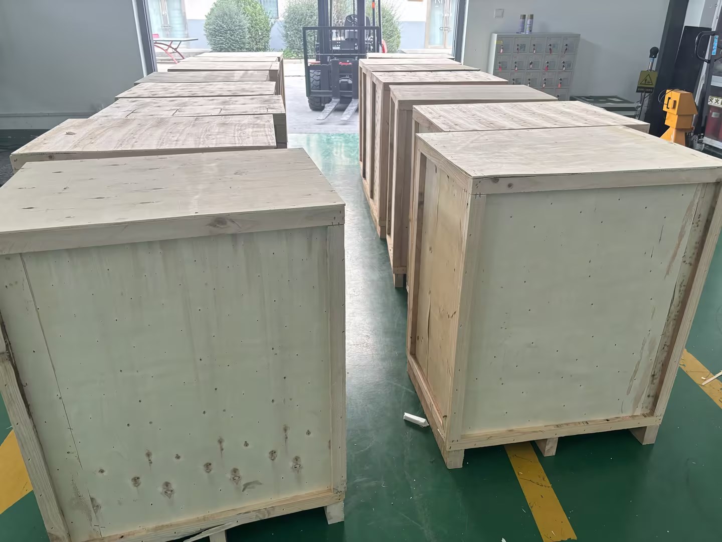 16臺穩(wěn)壓電源打包出庫！